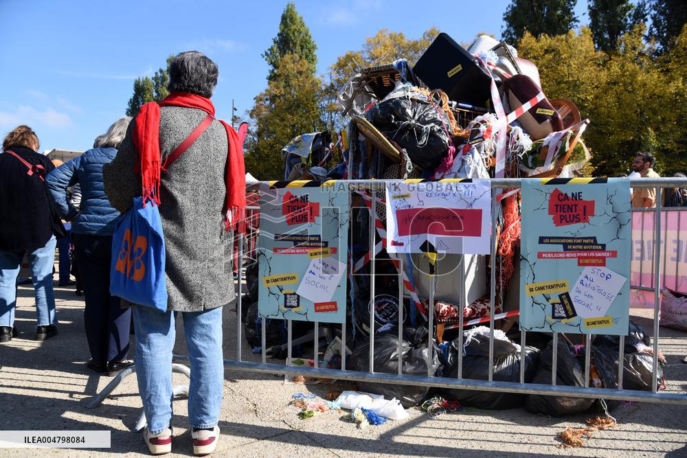 Mobilization Of Associations Against Budget Cuts - Paris