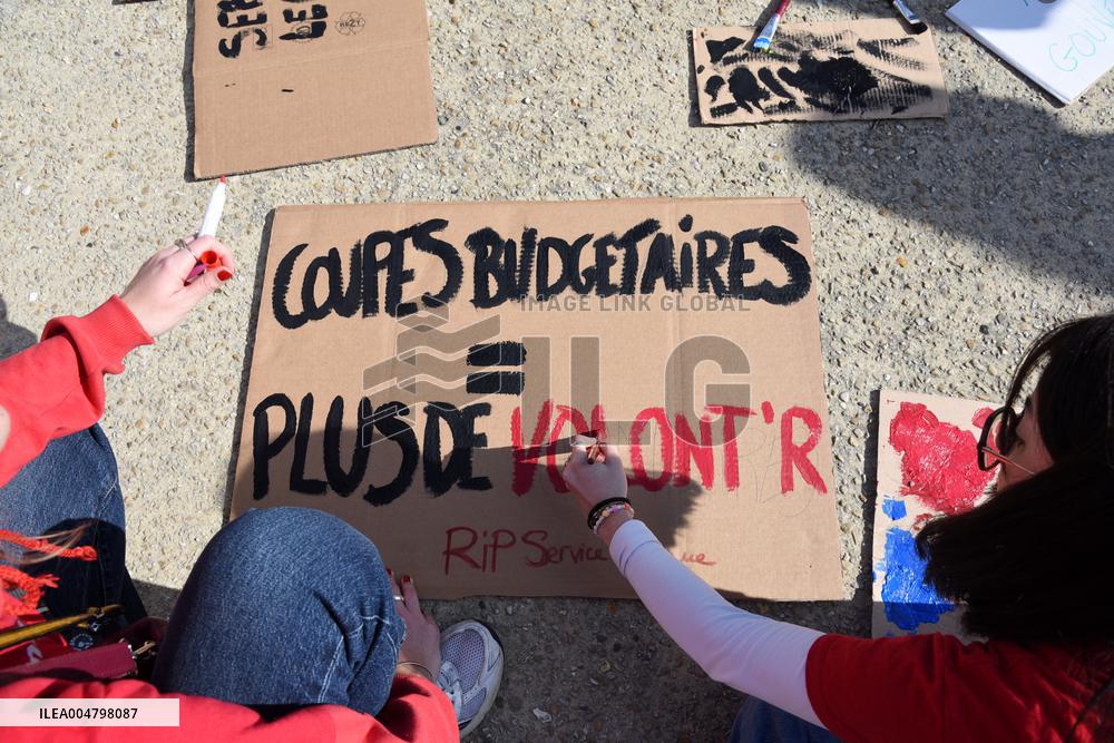 Mobilization Of Associations Against Budget Cuts - Paris