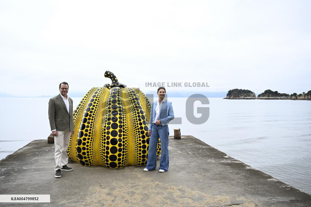 THE CROWN PRINCESS COUPLE ON NAOSHIMA ISLAND