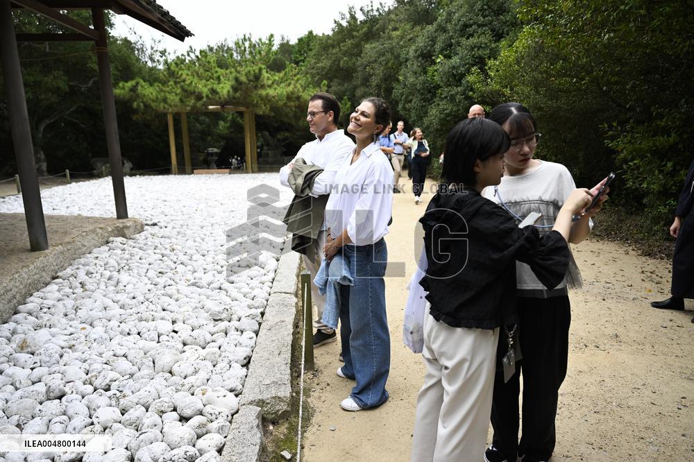 THE CROWN PRINCESS COUPLE ON NAOSHIMA ISLAND