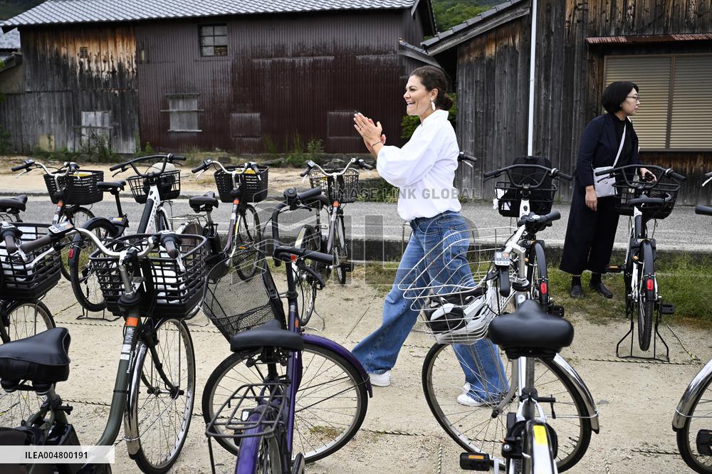 THE CROWN PRINCESS COUPLE AT TESHIMA