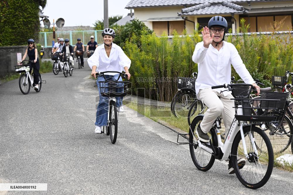 THE CROWN PRINCESS COUPLE AT TESHIMA