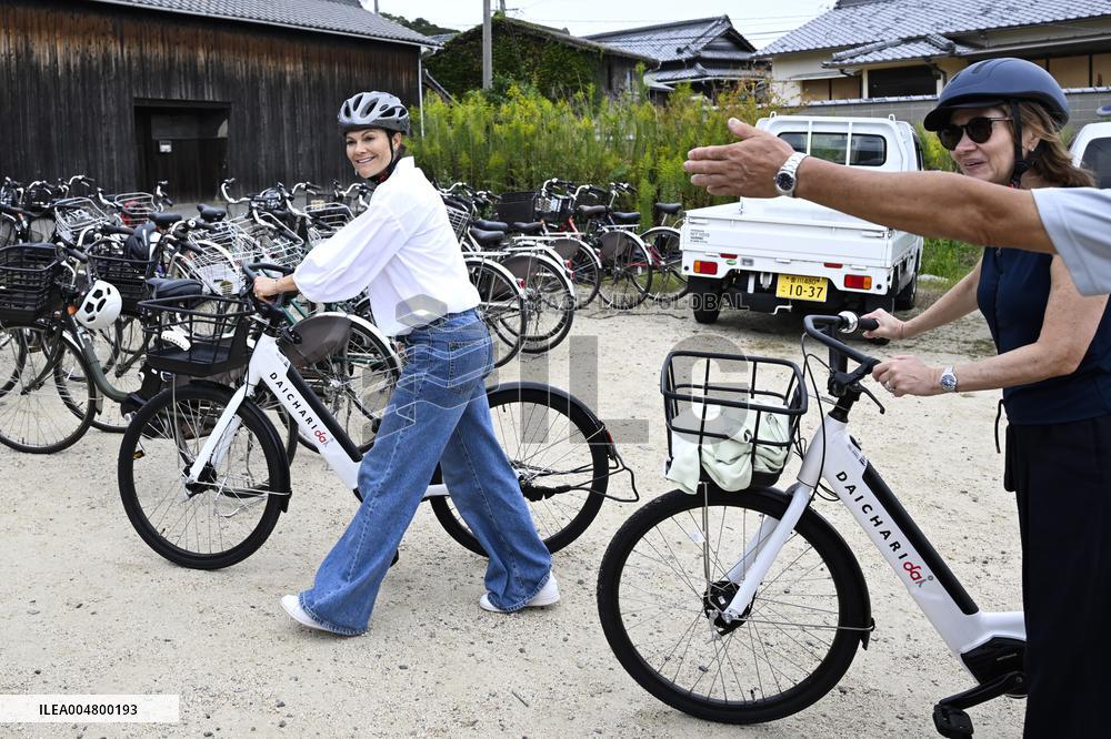 THE CROWN PRINCESS COUPLE AT TESHIMA