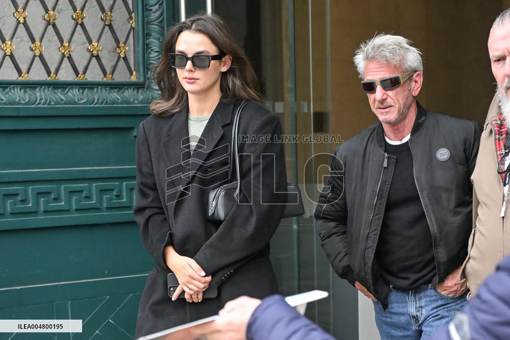 EXCLU 17th Lumiere Film Festival Sean Penn Valeria Nicov Out Of Hotel