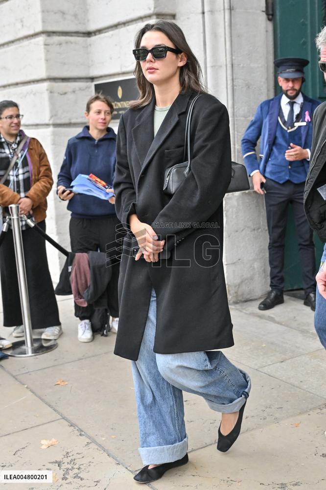 EXCLU 17th Lumiere Film Festival Sean Penn Valeria Nicov Out Of Hotel