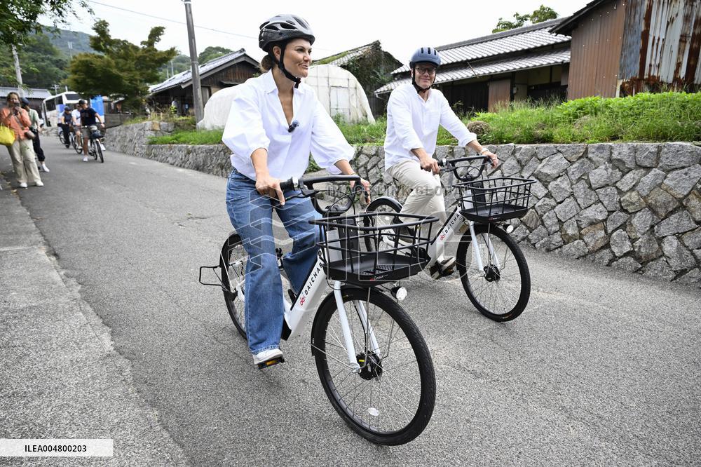 THE CROWN PRINCESS COUPLE AT TESHIMA