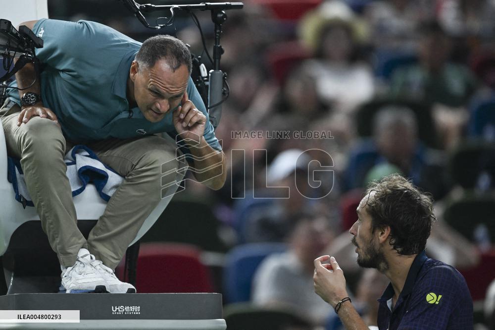 ATP Masters - Semifinal - Arthur Rinderknech defeats Daniil Medvedev - Shanghai