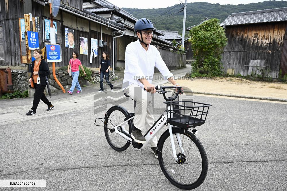 THE CROWN PRINCESS COUPLE AT TESHIMA