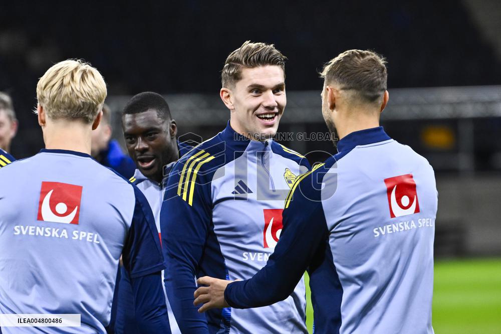 SWEDISH NATIONAL FOOTBALL TEAM TRAINING