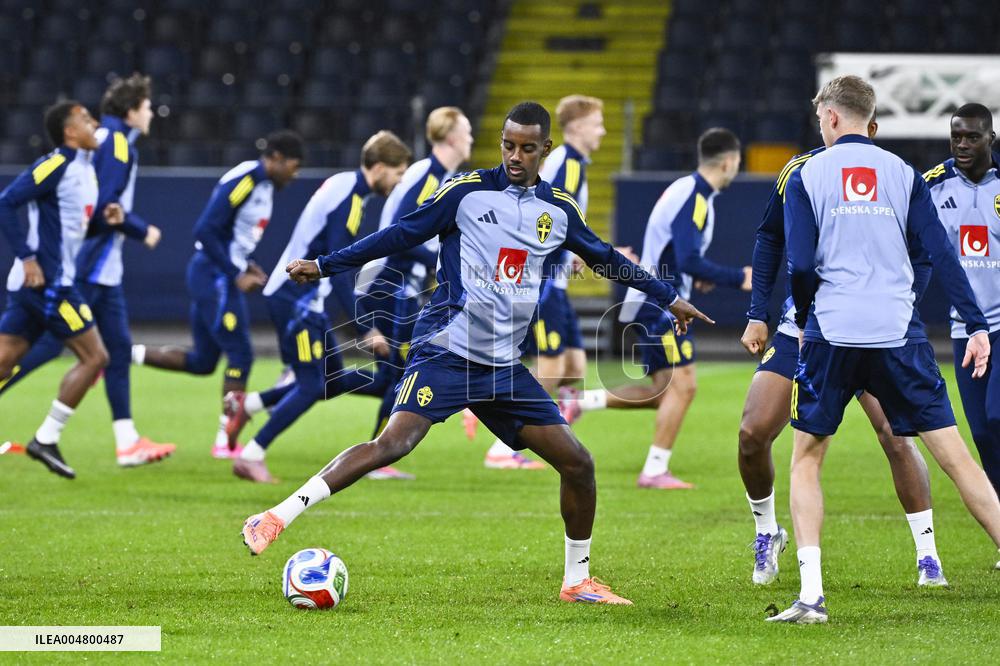 SWEDISH NATIONAL FOOTBALL TEAM TRAINING