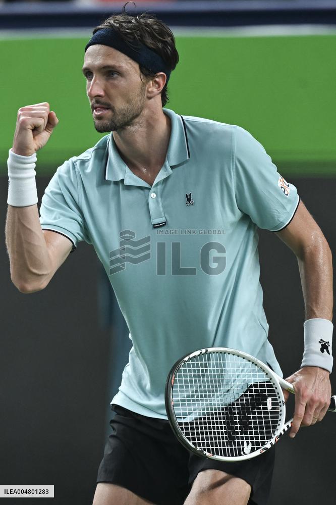 ATP Masters Final - Vacherot Defeats His Cousin Rinderknech And Wins the Trophy - Shangha