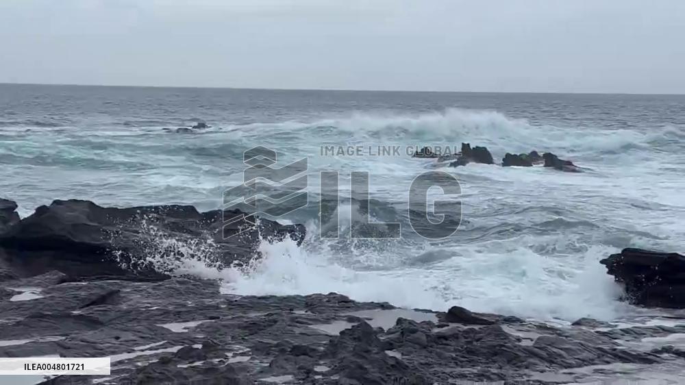 Japan: High Waves Pound Kanagawa Coast as Typhoon Nakri Approaches Izu Islands