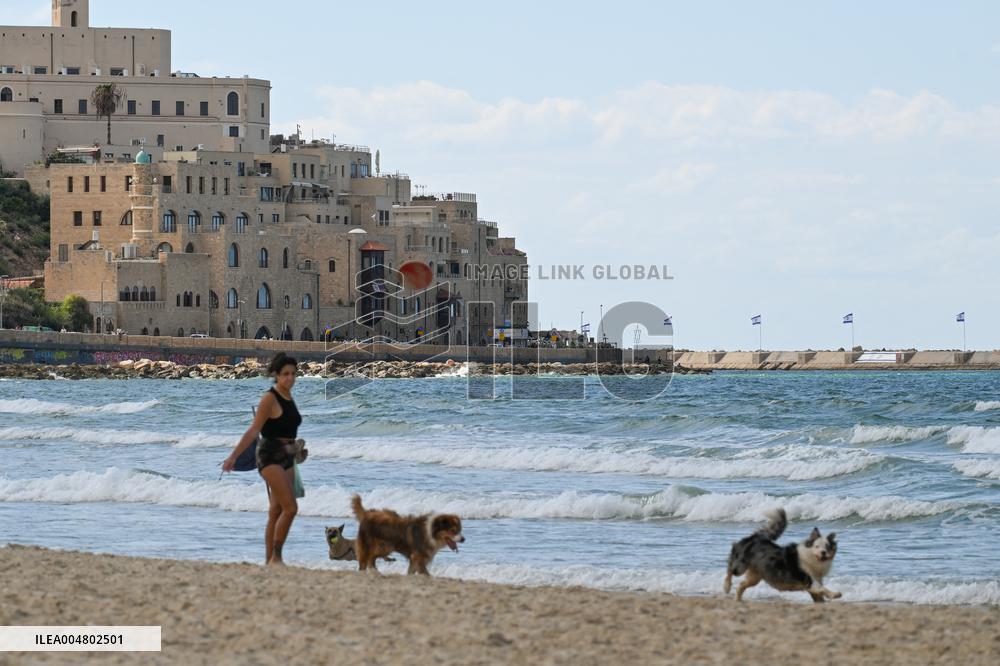 Charles Clore Beach in Tel Avi