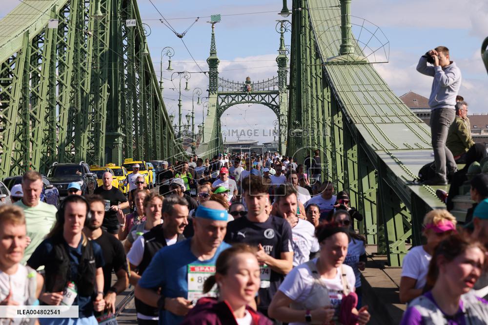 People Participate In The Marathon - Budapest