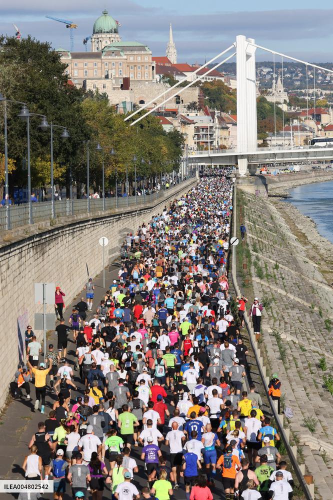 People Participate In The Marathon - Budapest