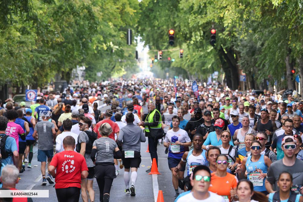 People Participate In The Marathon - Budapest