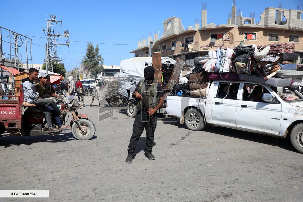 Displaced Palestinians Returning North After Ceasefire - Gaza