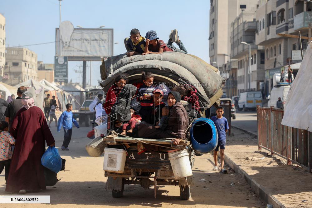 Displaced Palestinians Returning North After Ceasefire - Gaza