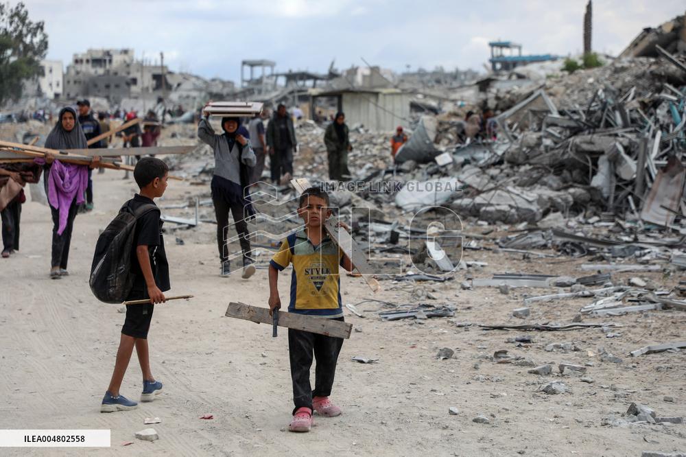Displaced Palestinians Returning North After Ceasefire - Gaza
