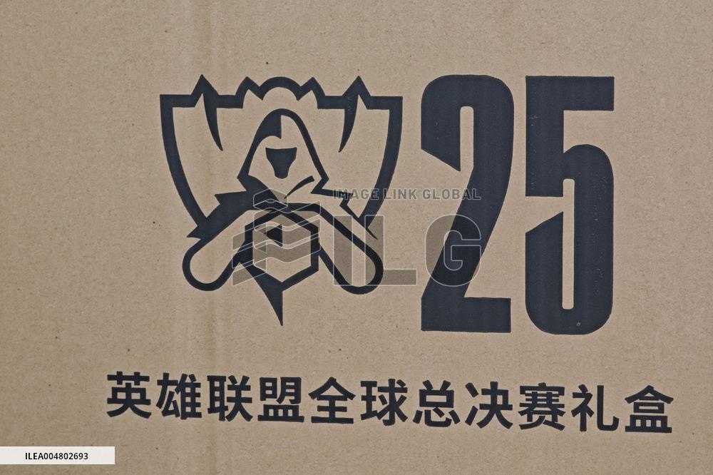 League of Legends Global Finals Themed Pop-up Store