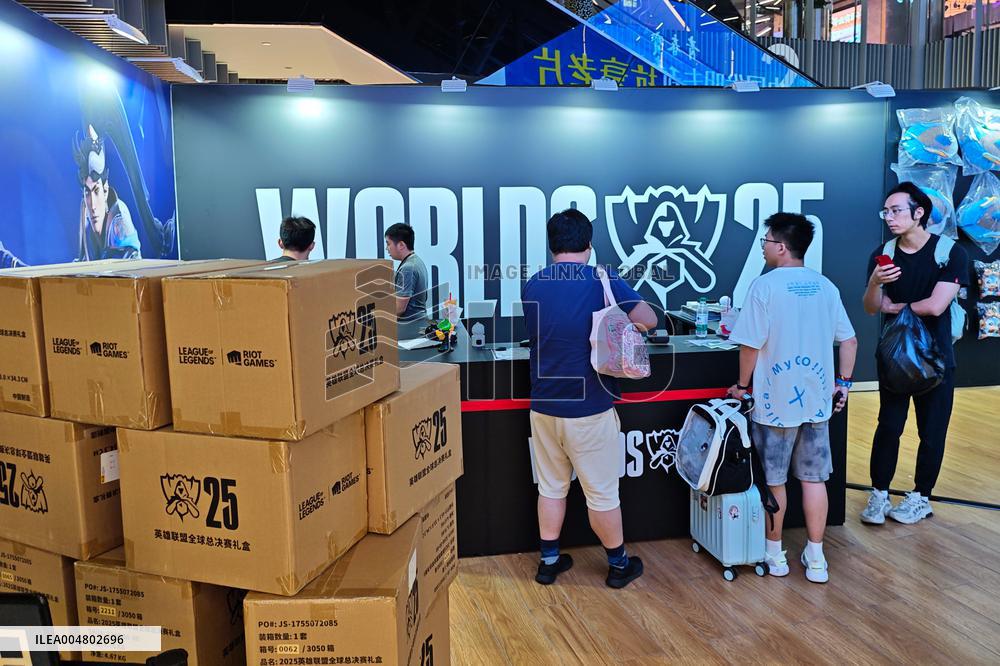 League of Legends Global Finals Themed Pop-up Store