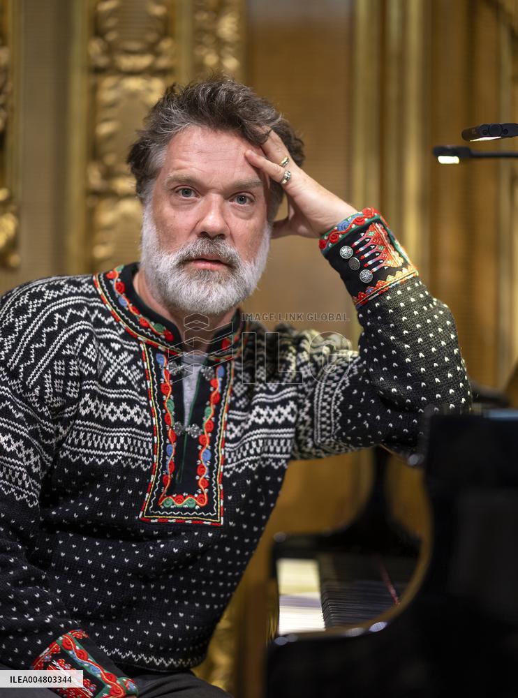 RUFUS WAINWRIGHT AT THE OPERA