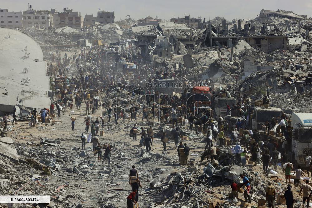 Aid Enters Khan Yunis - Palestine