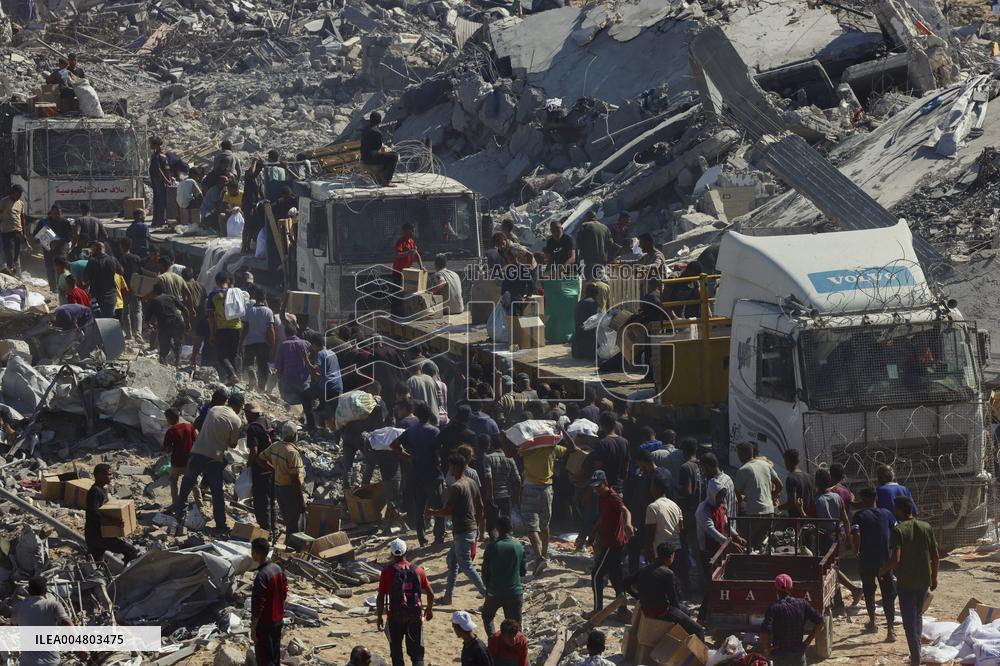 Aid Enters Khan Yunis - Palestine