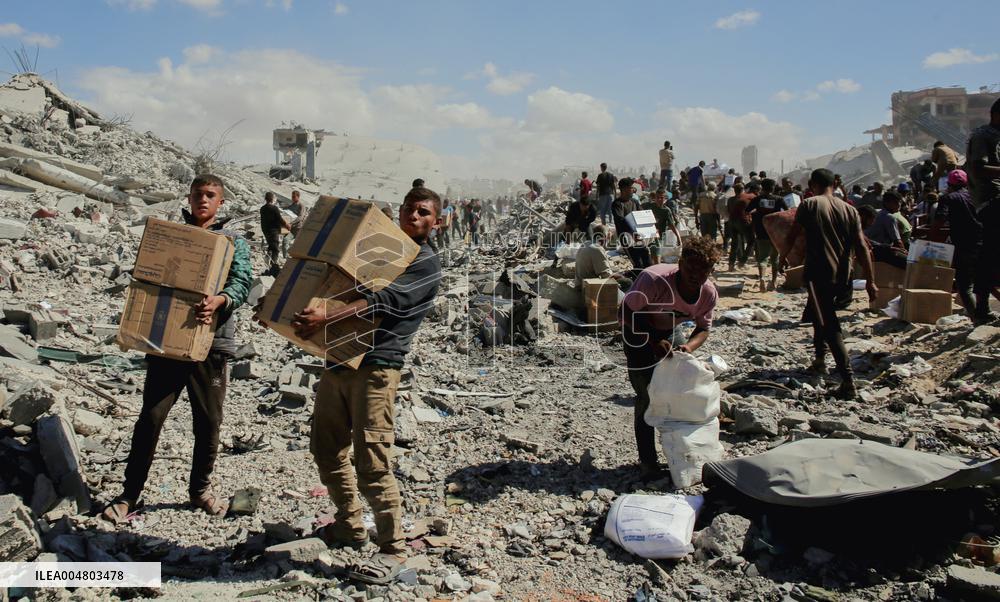 Aid Enters Khan Yunis - Palestine