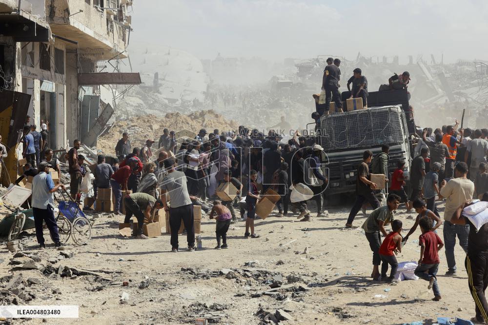 Aid Enters Khan Yunis - Palestine