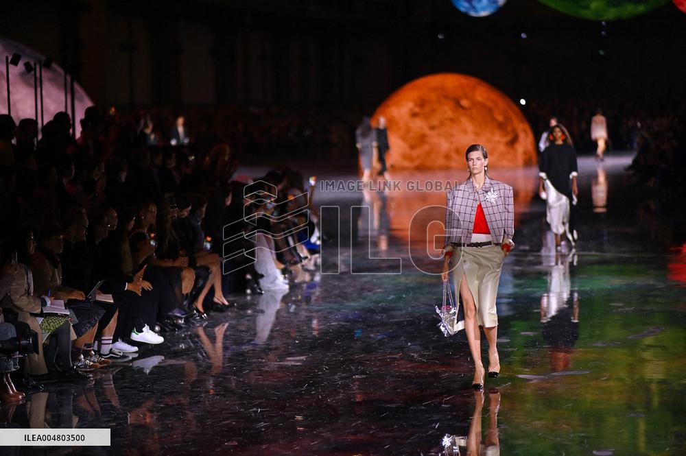 PFW - Kendra Spears Models For Chanel