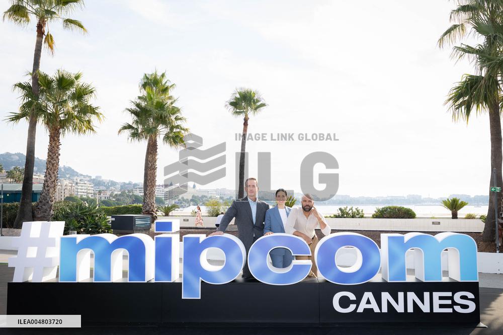 Mipcom 2025 - The Miniature Wife Photocall - Cannes
