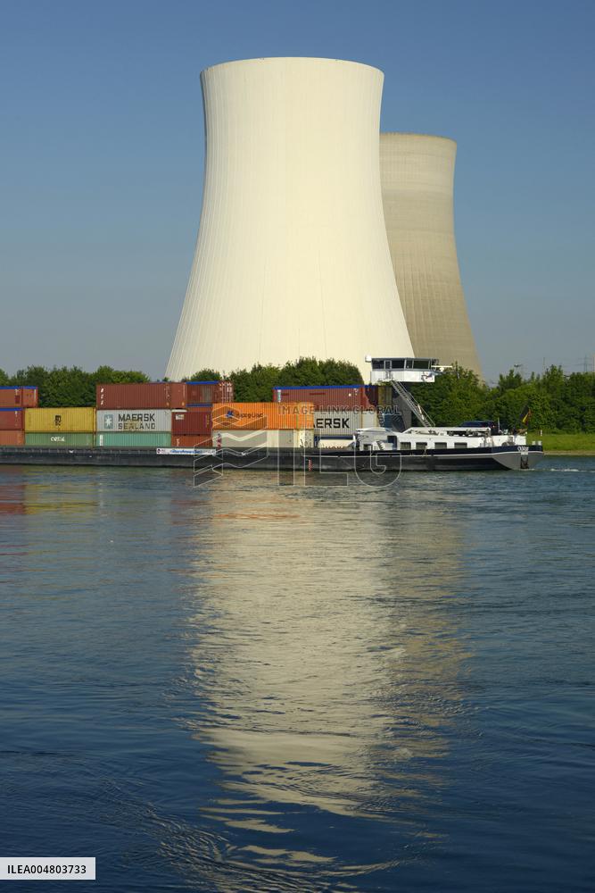 Illustration - Nuclear Power Plants