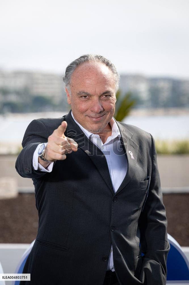 Mipcom 2025 - Live Elevator Pitch Photocall - Cannes
