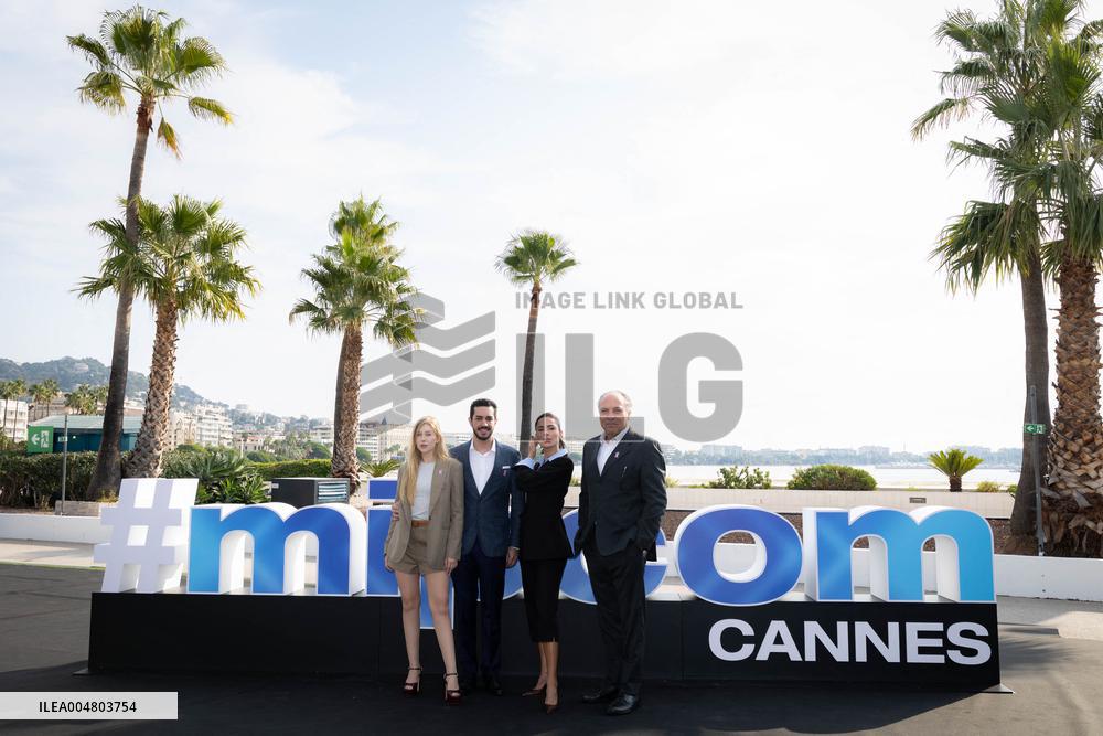 Mipcom 2025 - Live Elevator Pitch Photocall - Cannes