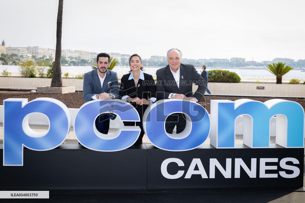 Mipcom 2025 - Live Elevator Pitch Photocall - Cannes