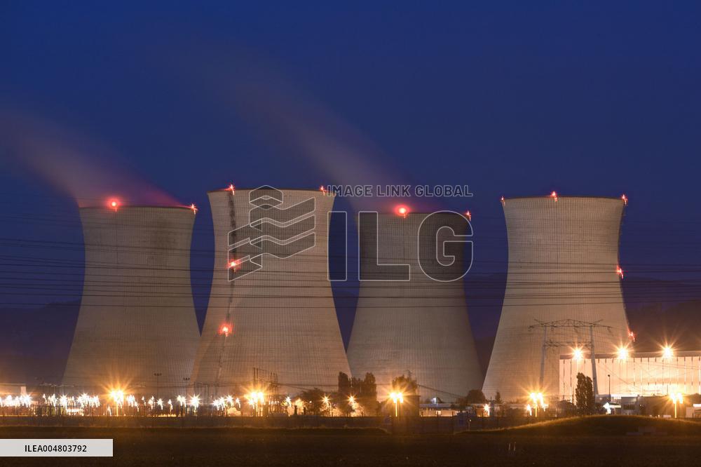 Illustration - Nuclear Power Plants