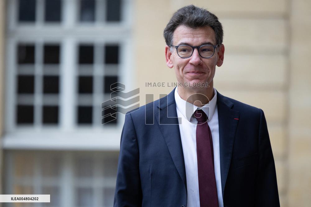 Meeting of newly-appointed ministers at Matignon - Paris