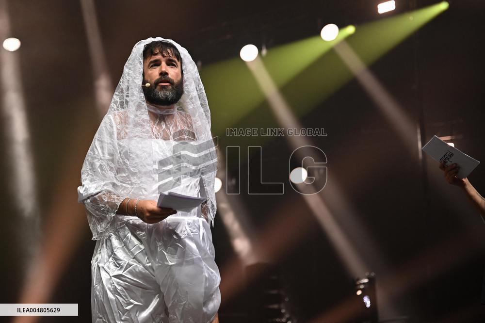 Comedy Show Opens For Matmatah - Paris