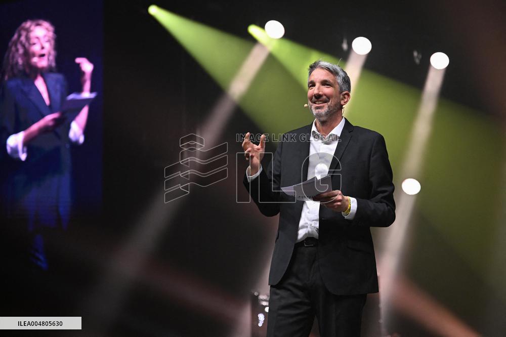 Comedy Show Opens For Matmatah - Paris