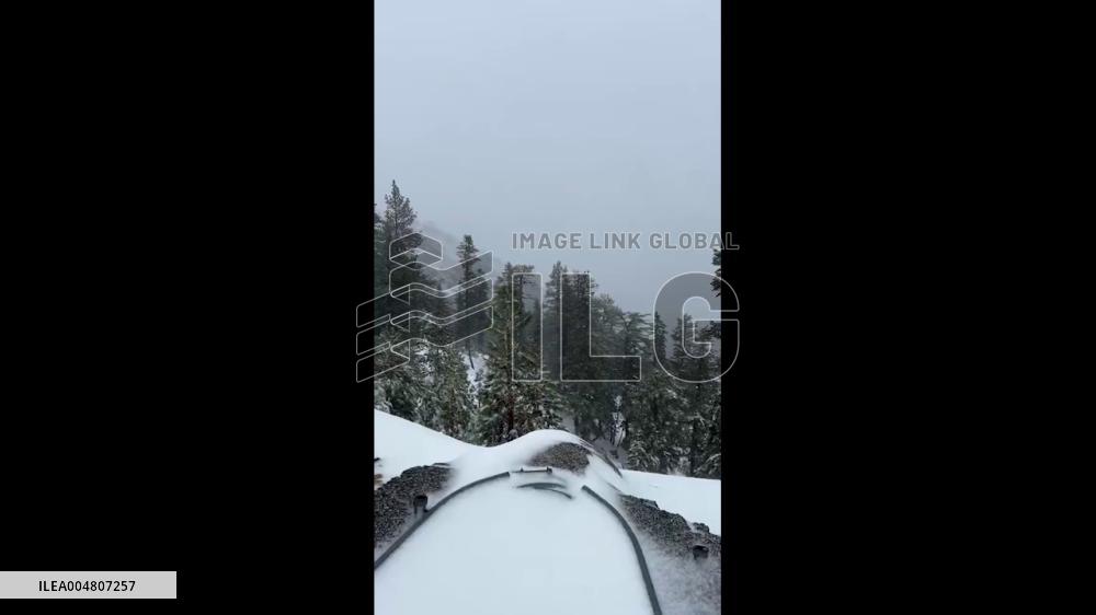 US: First Snowfall of the Season Blankets San Gabriel Mountains