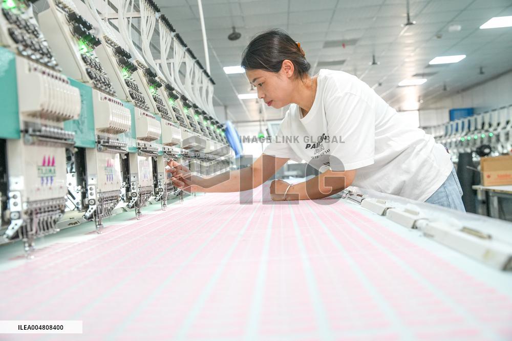 Export Embroidery Products Producing in Huzhou