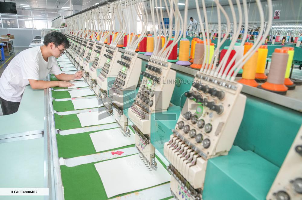 Export Embroidery Products Producing in Huzhou