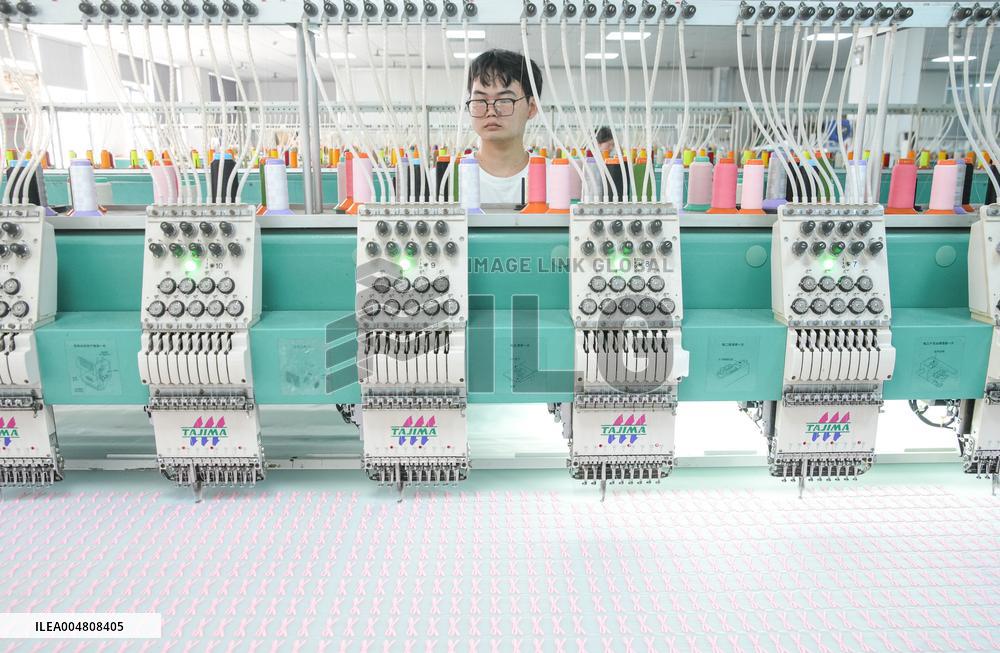 Export Embroidery Products Producing in Huzhou