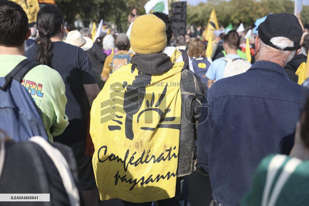 Protest Against the Mercosur Agreement - Paris