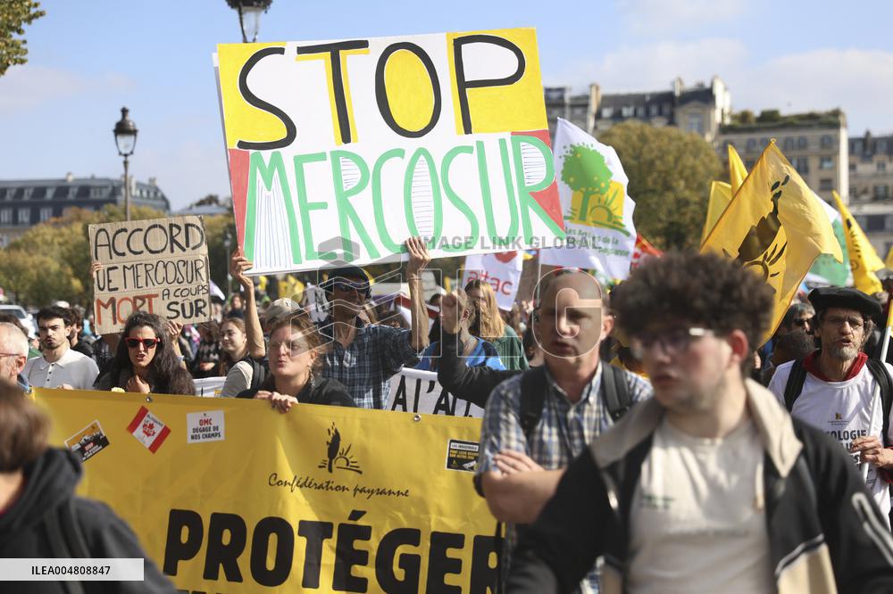 Protest Against the Mercosur Agreement - Paris