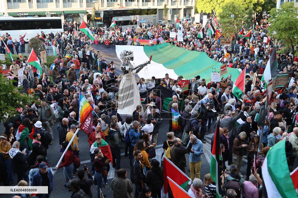 Udine - Manifestazione Pro Palestina prima della partita di calcio Italia Israele