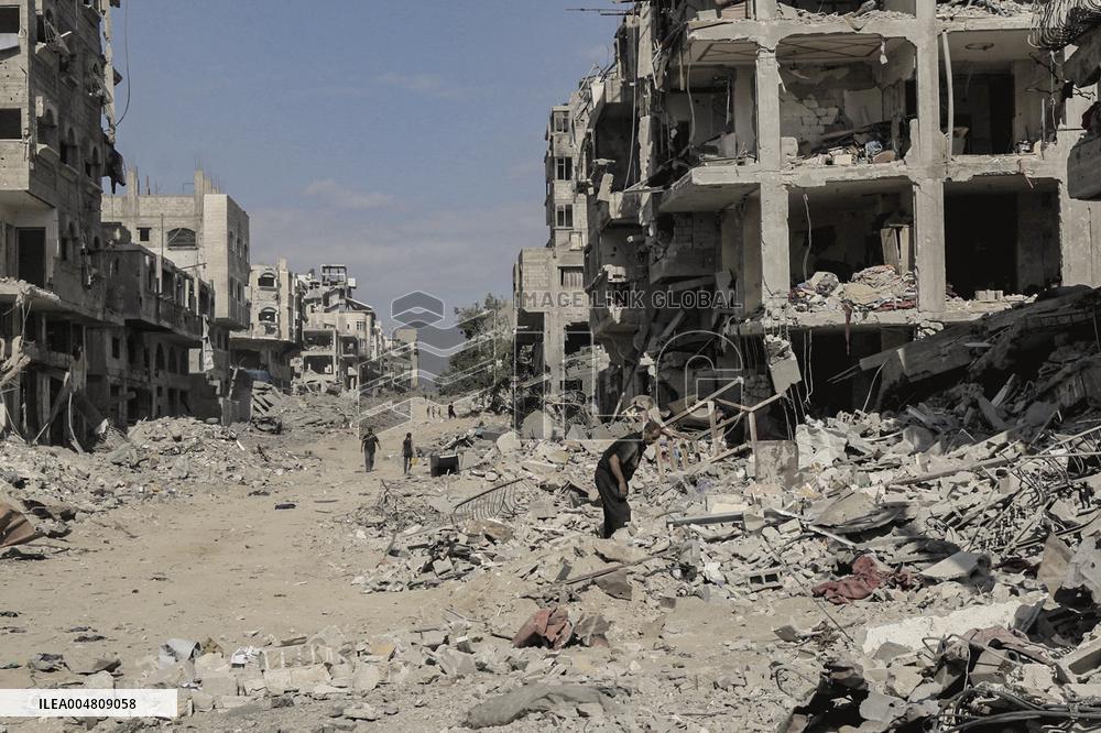 Return to Ruins in Khan Yunis - Gaza