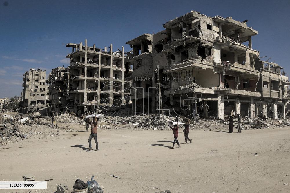 Return to Ruins in Khan Yunis - Gaza