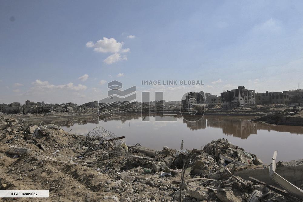 Return to Ruins in Khan Yunis - Gaza